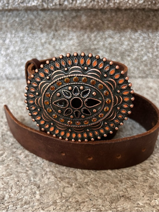 Accessories - Brown leather belt w large copper colored medallion jeweled buckle. Western.